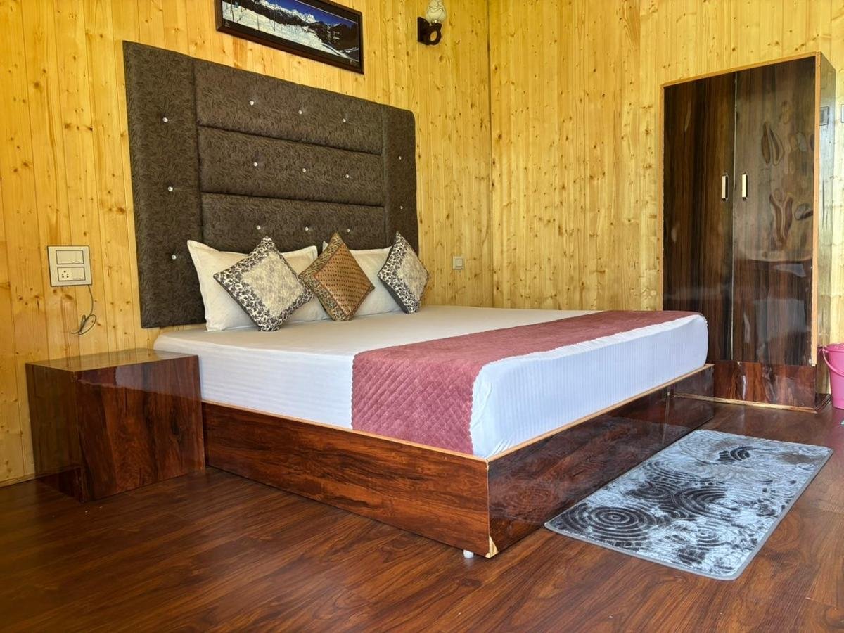 Luxury Cottage at Hotel Snow View Chopta and Resort